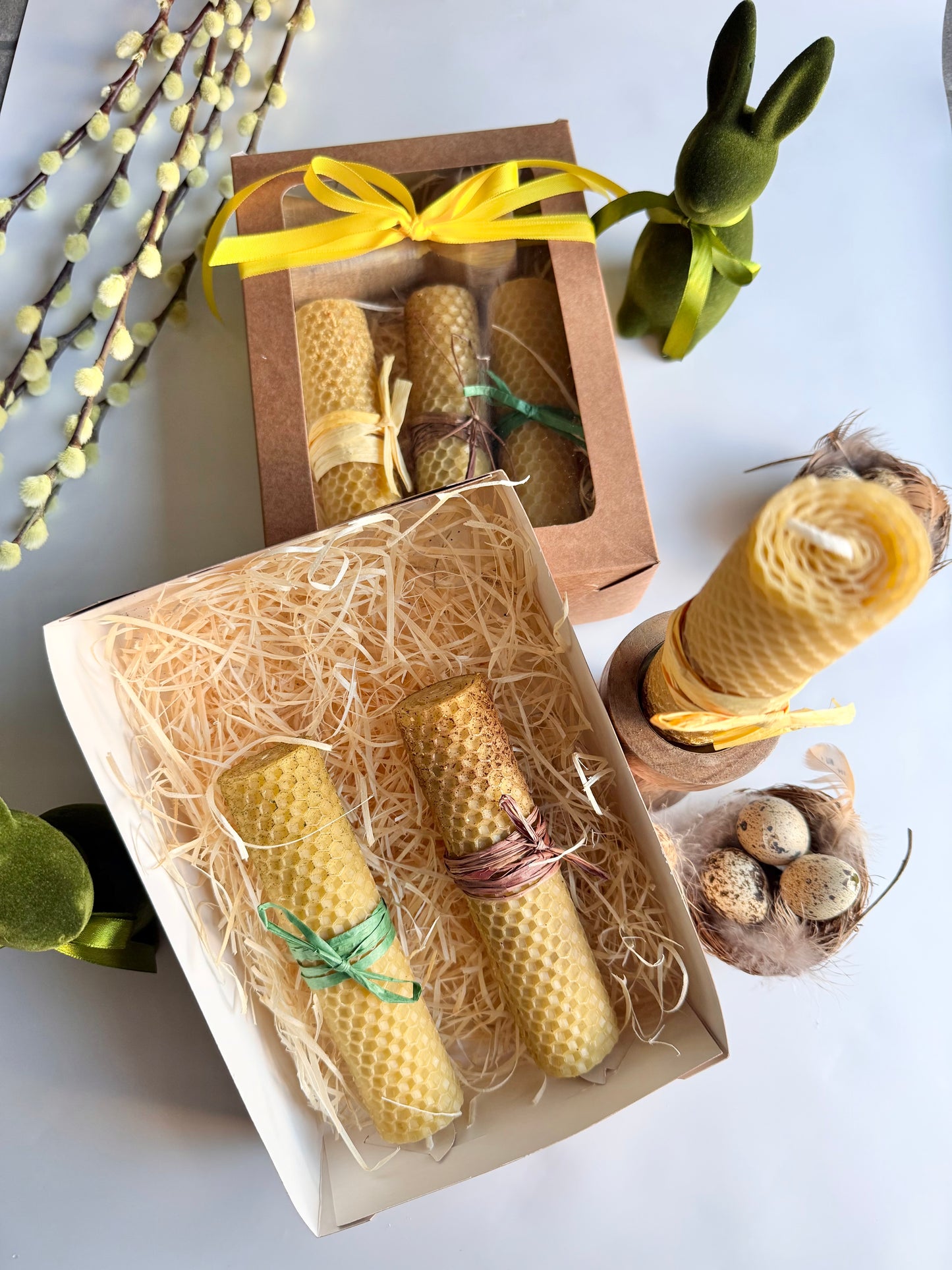 Gift set with 3 handcrafted candles made from 100% natural beeswax, paired with a minimalist wooden candle holder.