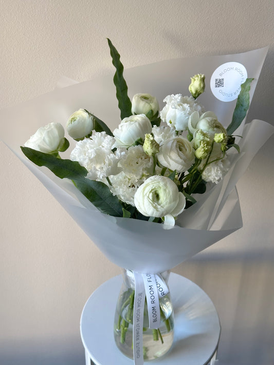 "Pure White" Art Bouquet