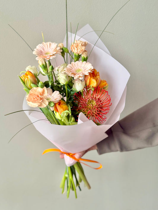 “Peach mood" Mini Bouquet – BloomRoom.ee, fresh flowers in Tallinn