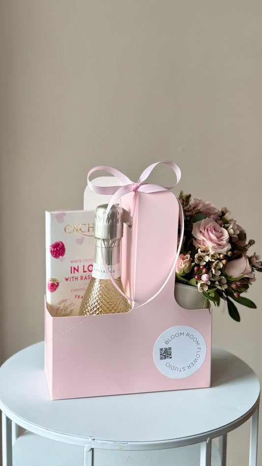 "For my Bestie!" Set of Mini Prosecco, raspberry white chocolate with Mini Flower cocktail – BloomRoom.ee, свежие цветы в Таллине