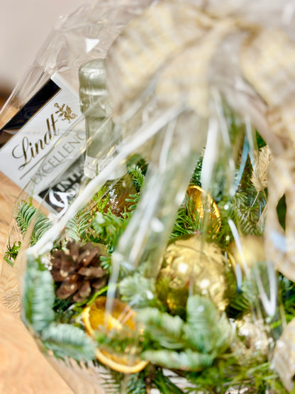 Christmas basket wits Prosecco, Chocolate, Italian candies