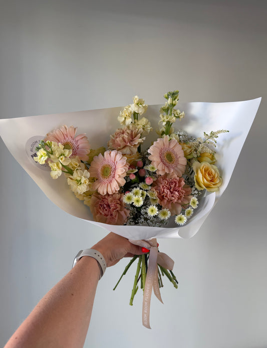 “Soft Meringue” Art Bouquet – BloomRoom.ee, fresh flowers in Tallinn
