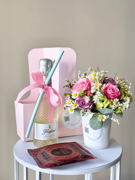 Gift set with flower cocktal, Prosecco and Morocco Premium Chocolate