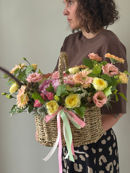 Flower bascet with summer bloomers 🧡