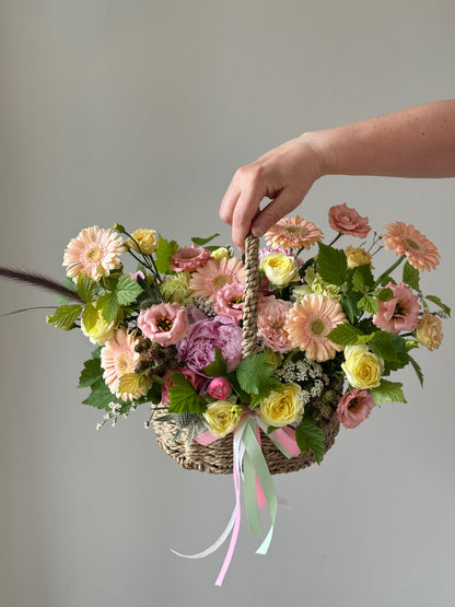 Flower bascet with summer bloomers 🧡