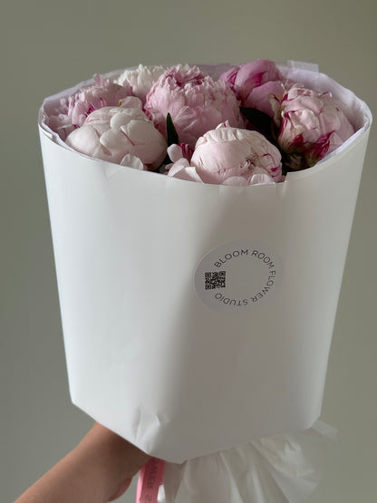 7 «Sarah Bernard” peonies