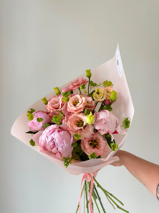 "Summer Sunset” Art Bouquet – BloomRoom.ee, fresh flowers in Tallinn