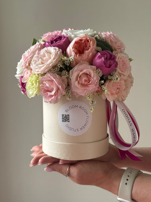 Mini Bloom Box «Gentle Touch 🌸 » – BloomRoom.ee, fresh flowers in Tallinn