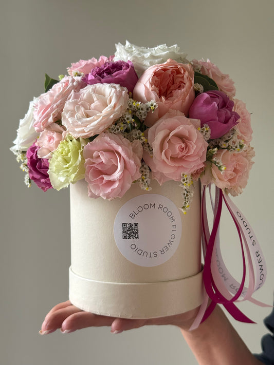 Mini Bloom Box «Gentle Touch 🌸 » – BloomRoom.ee, fresh flowers in Tallinn