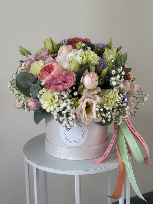 Mini Bloom Box «Tenderness 🌸 » – BloomRoom.ee, fresh flowers in Tallinn