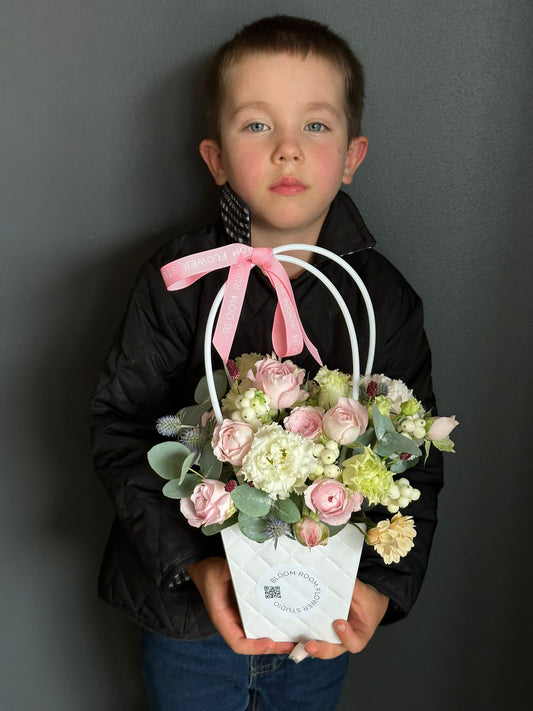 "Hold me tender" Mini Flower Bag – BloomRoom.ee, fresh flowers in Tallinn