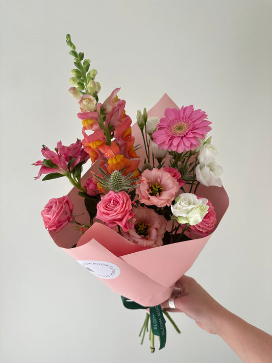 "Minimelts” Art bouquet – BloomRoom.ee, fresh flowers in Tallinn