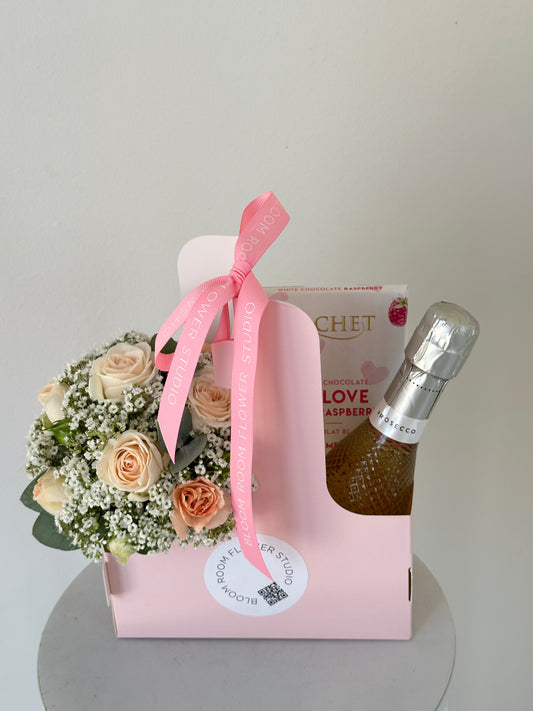 Set “summer must-haves” – BloomRoom.ee, fresh flowers in Tallinn