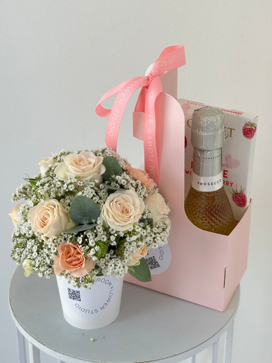 Set “summer must-haves” – BloomRoom.ee, fresh flowers in Tallinn