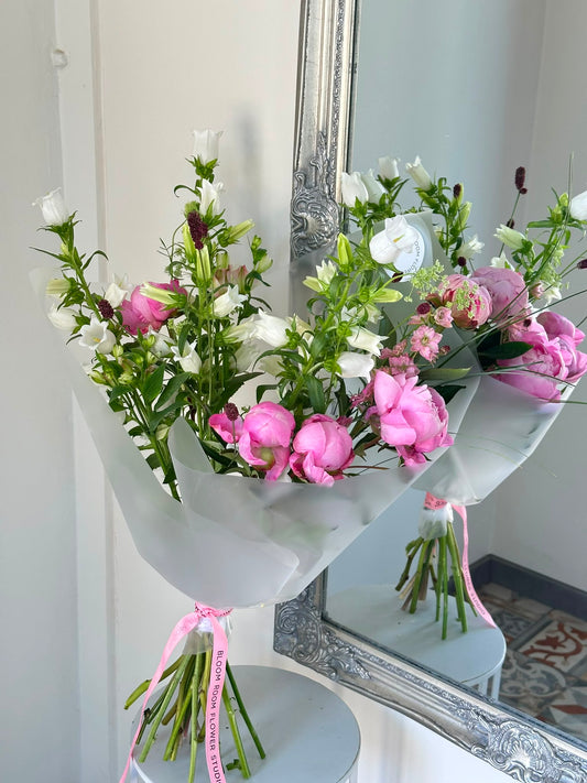 "Flower fountain" Pop up Bouquet – BloomRoom.ee, fresh flowers in Tallinn