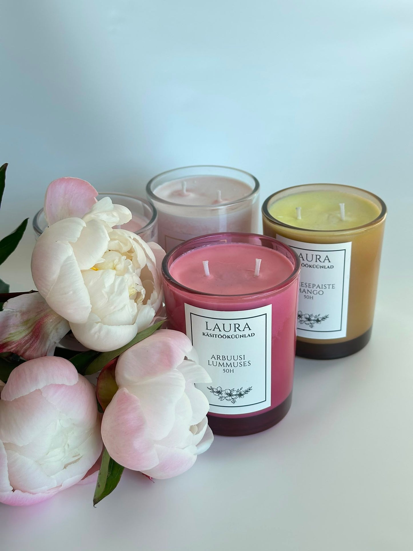 Handcrafted aromatic candles made of soy wax