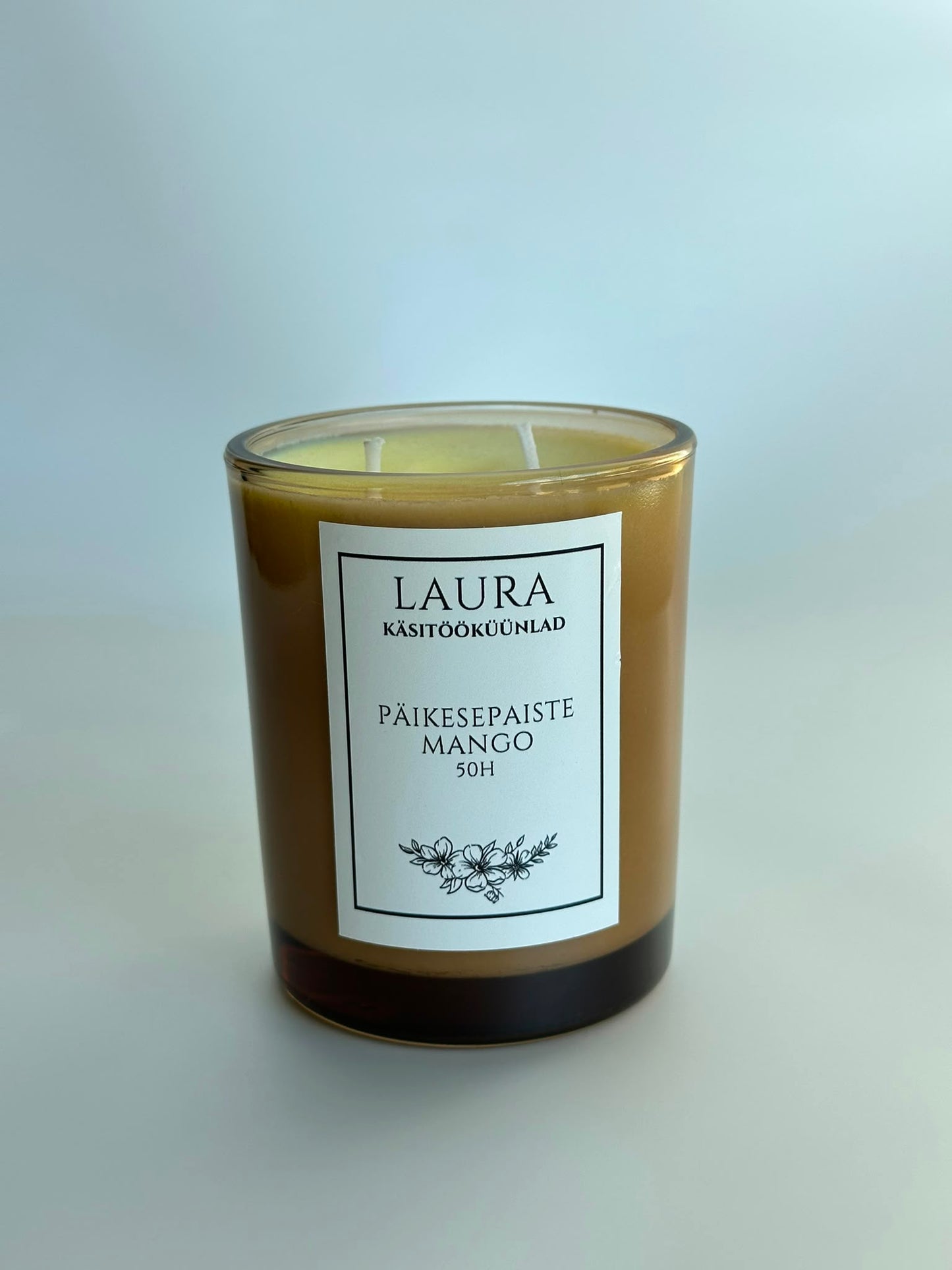 Handcrafted aromatic candles made of soy wax