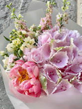 Load image into Gallery viewer, Summer mix bouquet
