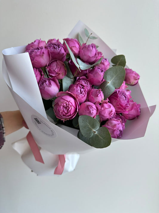 «Lilac Whisper» – пионовидные кустовые розы Misty Bubbles – BloomRoom.ee, свежие цветы в Таллине