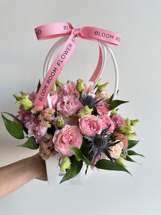 „Petite Romance“ Mini Flower Bag – BloomRoom.ee, värsked lilled Tallinnas