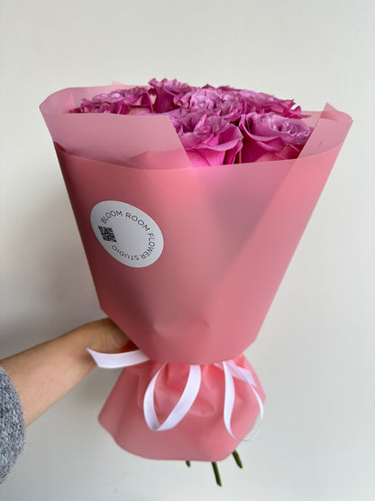 “Pink Love Story” bouquet of 9 lilac-pink Queens Crown roses in pink wrapping