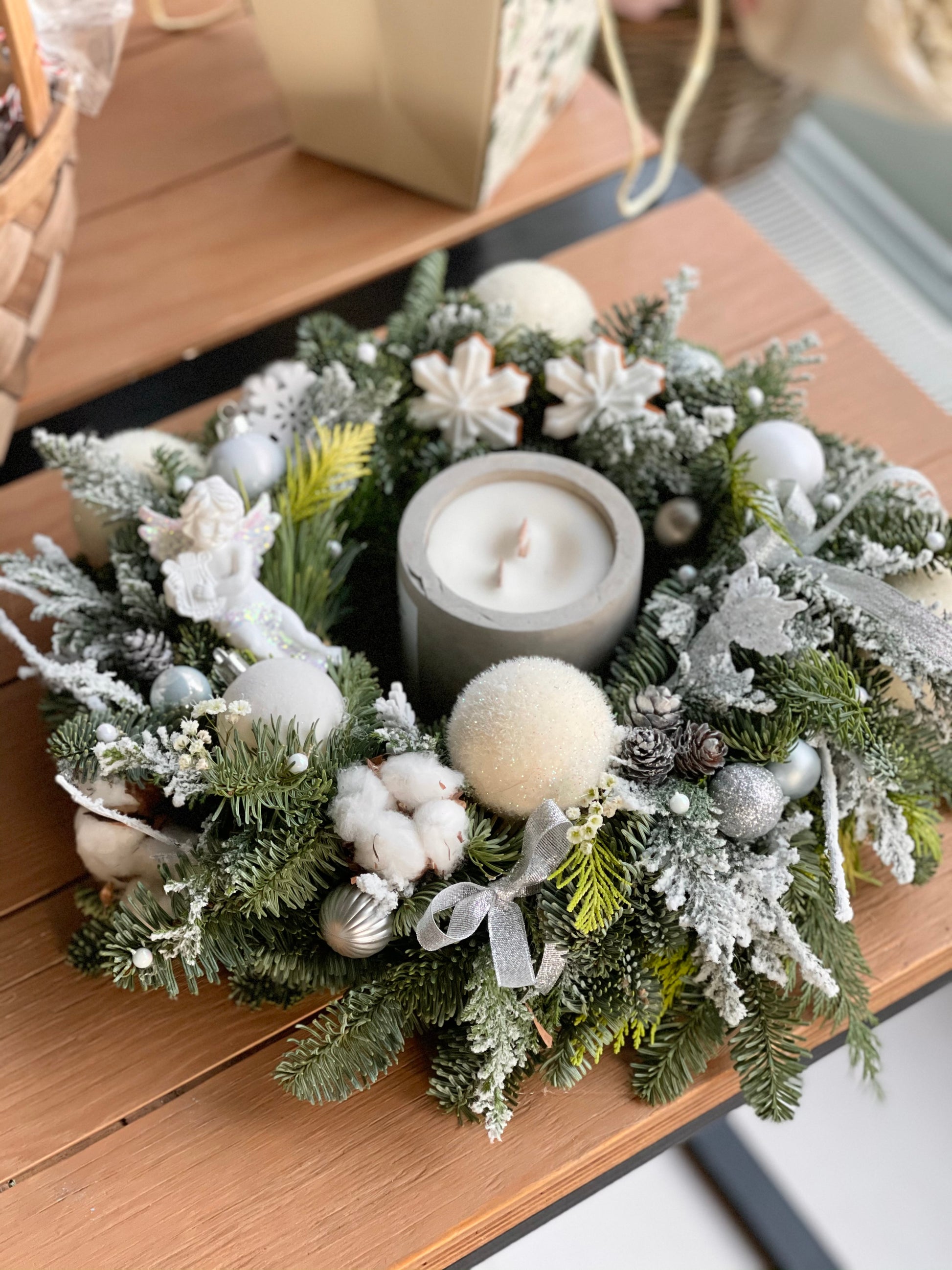 Jõulukaunistuste pärg, valge küünlaga, looduse elementidega | Рождественский венок с белой свечой, природные элементы | Christmas wreath with white candle, natural elements