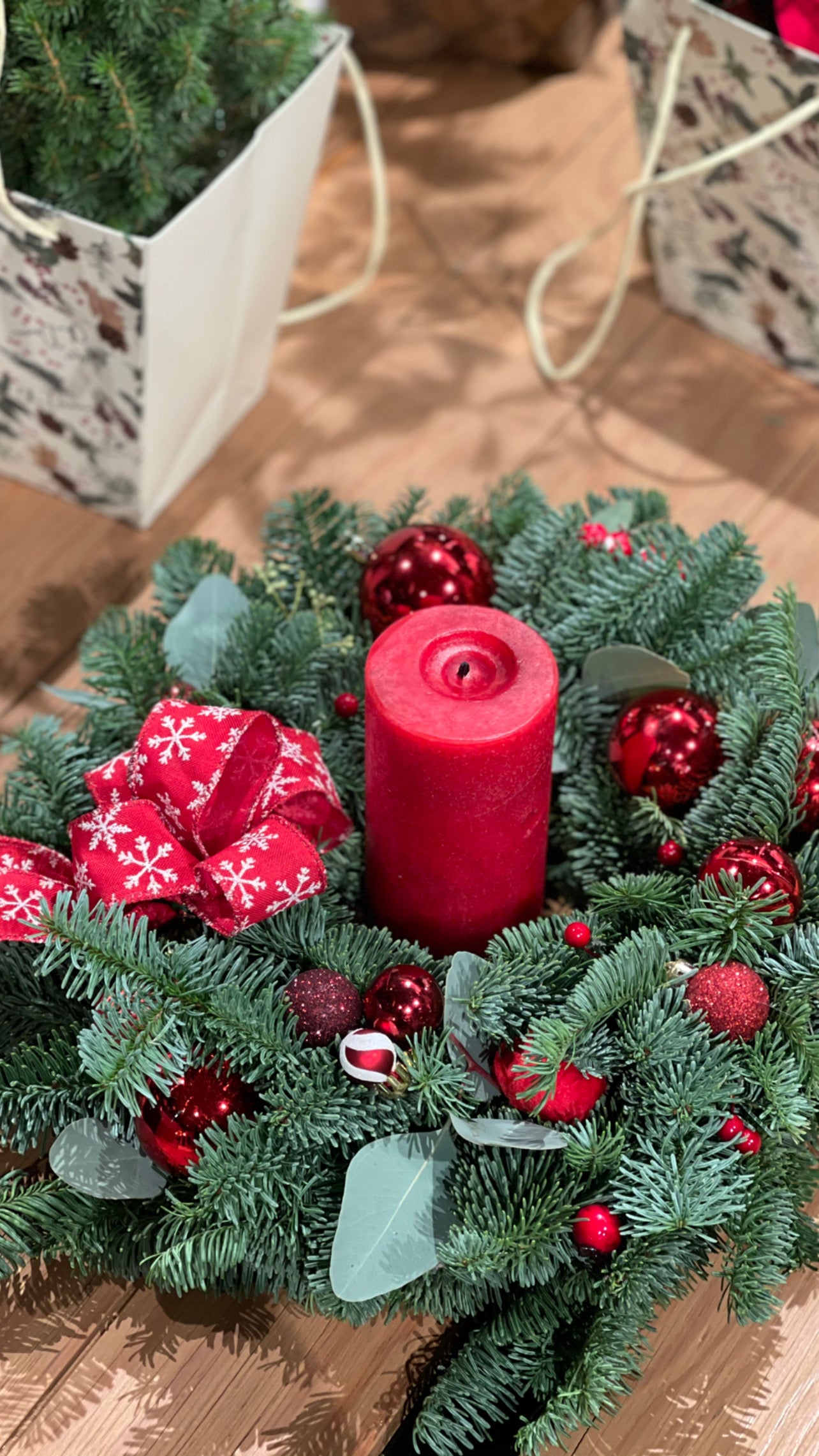 Jõuluvana pärg punase küünlaga | Рождественский венок с красной свечой | Christmas wreath with a red candle